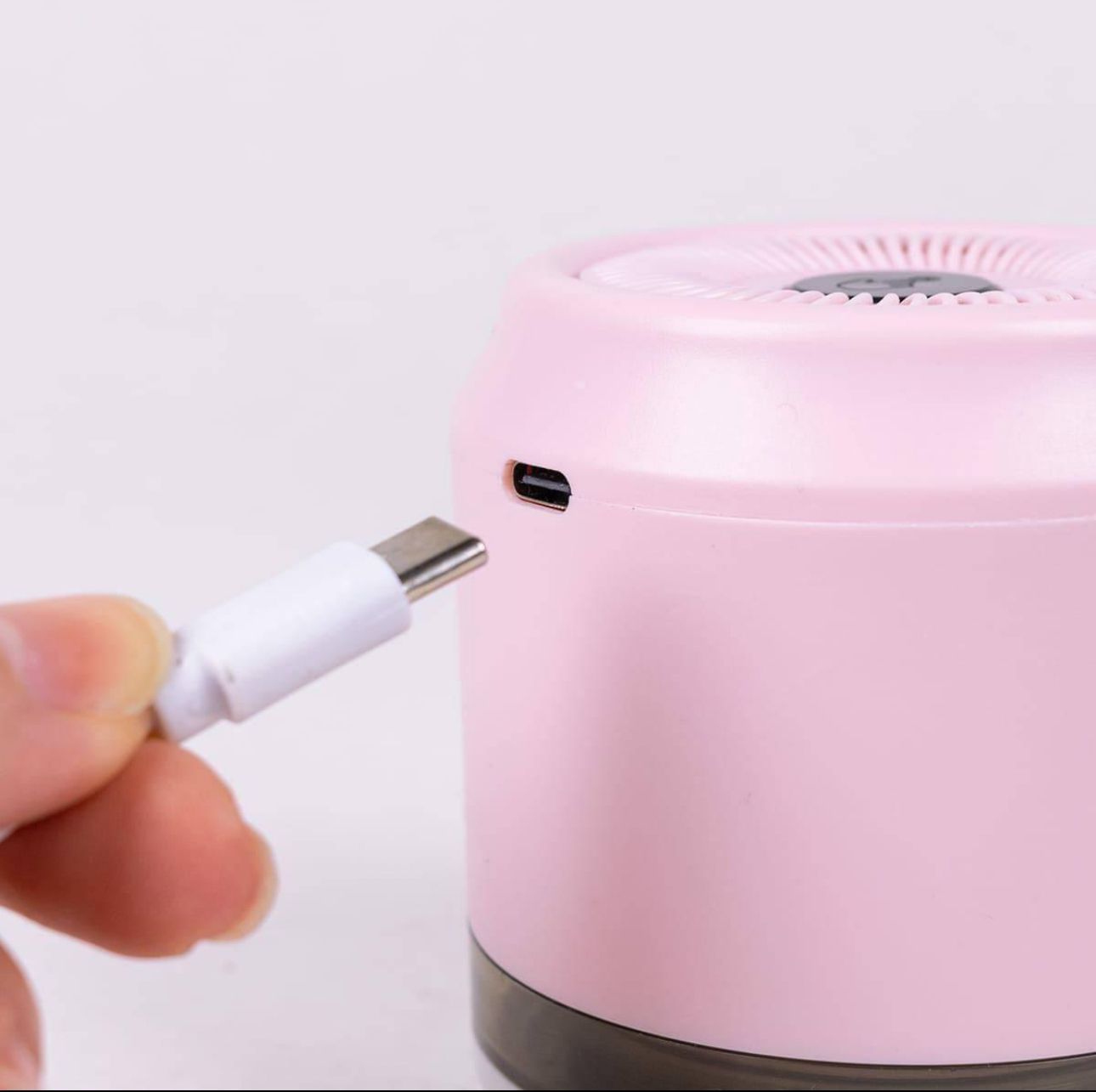 LintEase: Portable USB Rechargeable Lint Remover